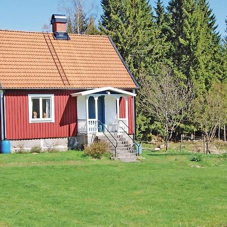 3 Bedroom Amazing Home In Lnsboda Falsehult Экстерьер фото