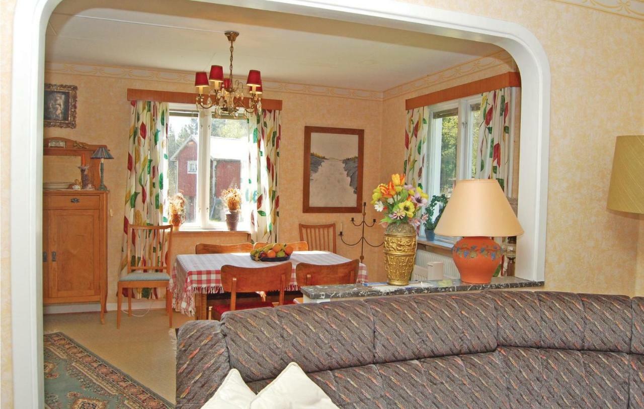 3 Bedroom Amazing Home In Lnsboda Falsehult Экстерьер фото